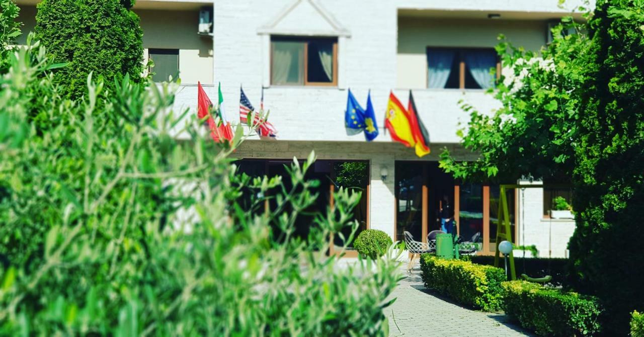 Hotel Ambasador Garden Lezhë Exterior foto